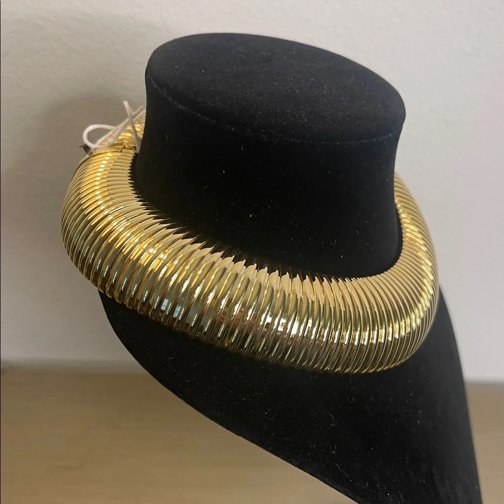 Gold Choker Omega Necklace - Picture 4 of 5